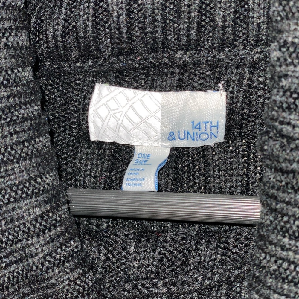 14th and union black cable poncho
